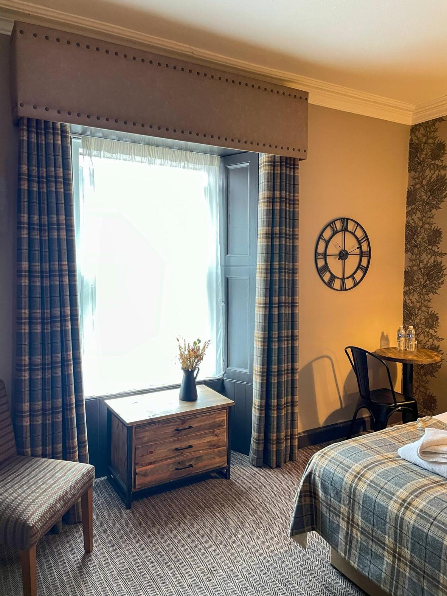 Traquair Arms Hotel Innerleithen Kültér fotó