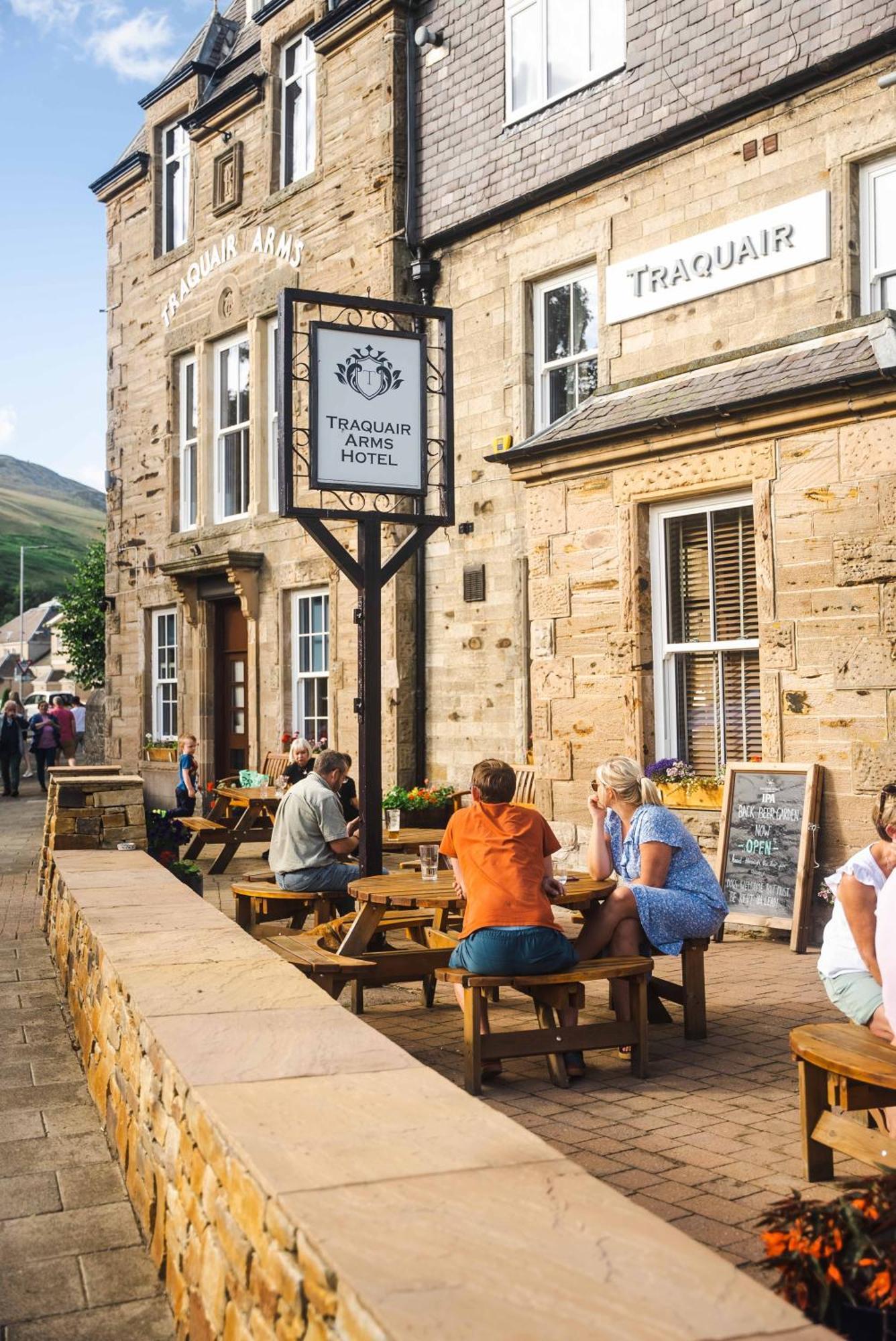 Traquair Arms Hotel Innerleithen Kültér fotó